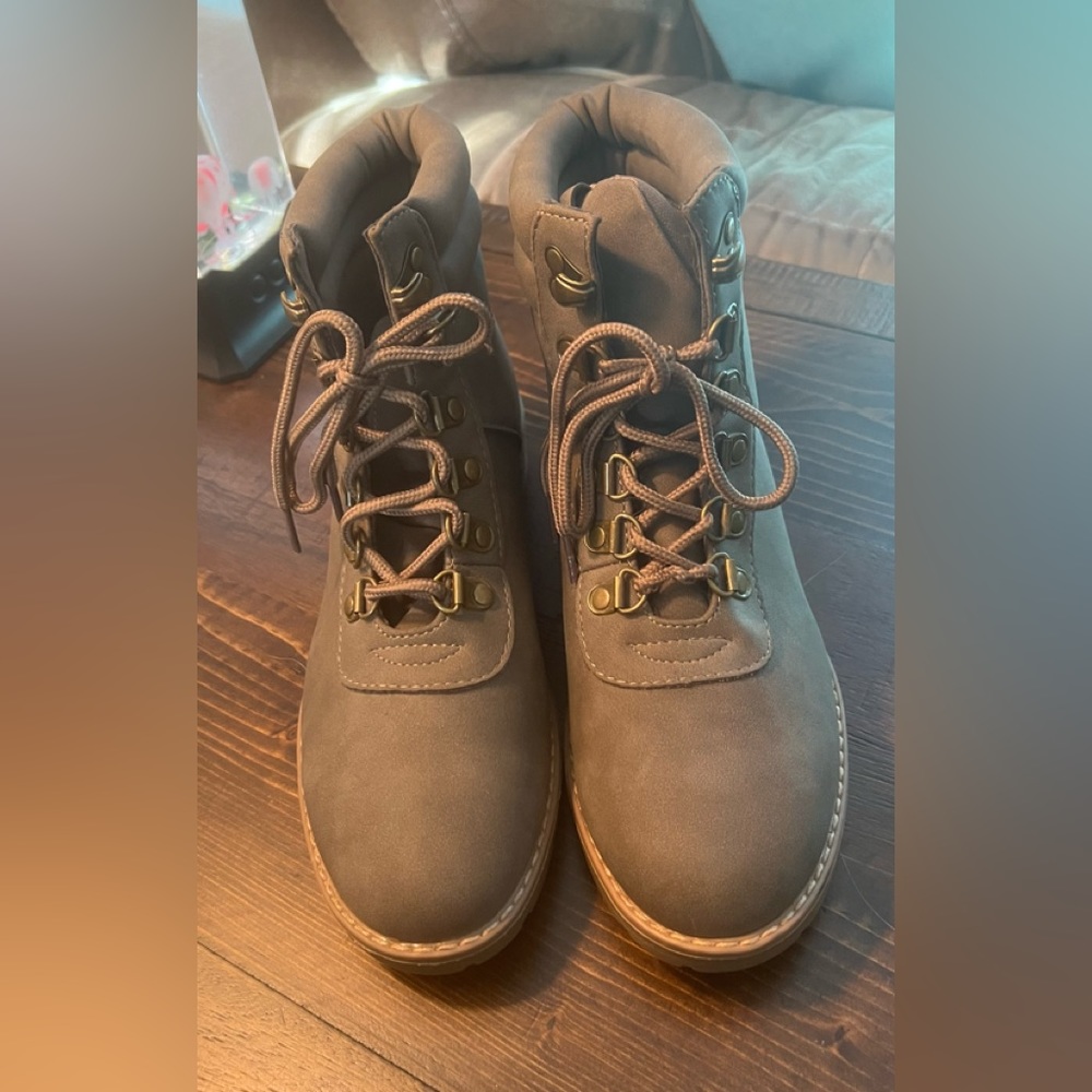 NEW Nautica boots